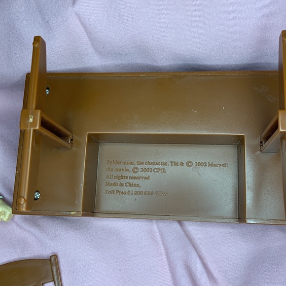 Spider-Man J Jonah Jameson Marvel Legends 2002 figure - with desk and chair - Picture 5 of 6